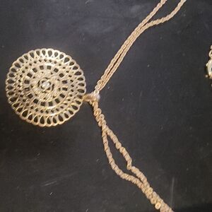 Elegant Gold Pendant Necklace